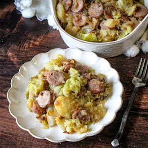 Sausage And Cabbage, Chicken Apple, Chicken Apple Sausage, Apple Sausage, Crockpot Roast, Fried Cabbage, One Pot Chicken, One Pot Dishes, Spicy Pork