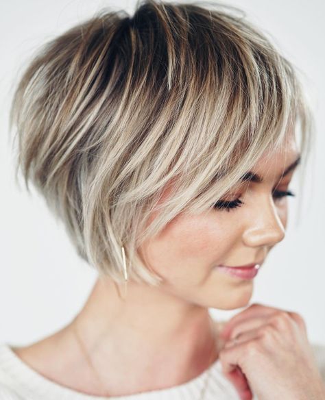 Short Pixie Bob Haircuts, Ash Blonde Short Hair, Kort Bob, Short Pixie Bob, Short Blonde Bobs, Short Hair Highlights, Short White Hair, Silver Blonde Hair, Short Shag Haircuts