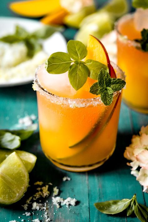 Fancy Mojito, Mango Puree Cocktails, Mango Bourbon Cocktail, Mango Mojito Mocktail, Mango Mojito Recipe, Blue Moon Cocktail, Guava Margarita, Lime Mojito Mocktail, Summer Mocktail Recipes