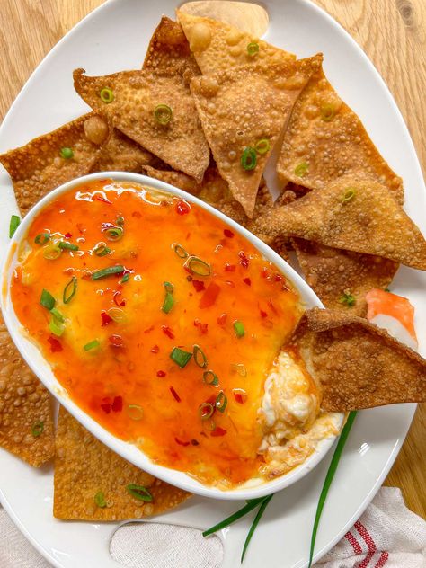 Crab Rangoon Dip (With Wonton Chips) Rangoon Dip, Wonton Wraps, Vegetarian Dip, Crab Rangoons, Crab Rangoon Dip, Wonton Chips, Crab Rangoon Recipe, Wonton Cups, Fried Wontons