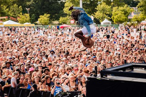 Governors Ball 2023: An Ultimate Guide to This Music Festival in NYC - Thrillist Festival Foods, Governors Ball, Sabrina Claudio, Weekend In Nyc, Rock Queen, Laser Pointers, Gov Ball, School Of Rock, Suki Waterhouse