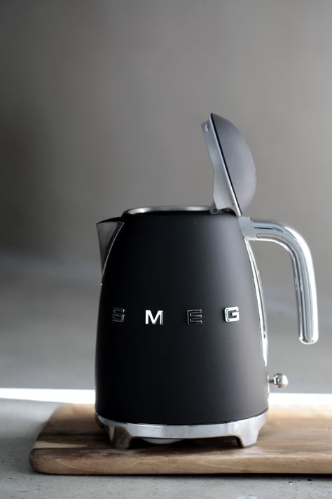 New looks that feels just like day and night. Check out our words on the new Matt Edition in the link below. Smeg Kitchen Appliances, Smeg Kettle, Smeg Kitchen, Lounge Interiors, Domestic Appliances, Mat Black, How To Get Warm, Day And Night, Electric Kettle