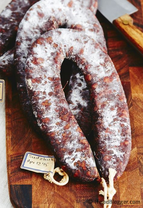 Curing Chamber, Cured Beef, Preserving Meat, Meat Curing, Cured Meat Recipes, Sausage Making Recipes, Salami Recipes, Home Made Sausage, Pet Toy Storage