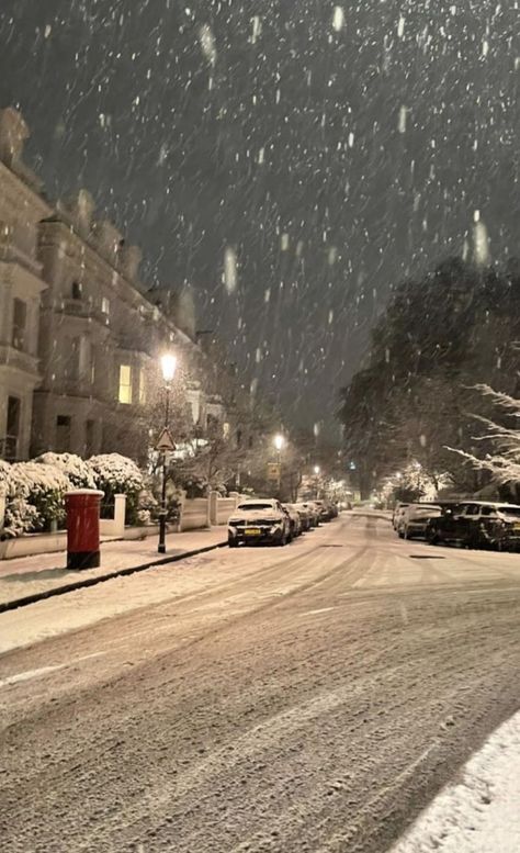 Snowy London, Snowy Places, London Snow, Snow Aesthetic, London Vibes, Uk Images, Christmas Aesthetic, Christmas Wallpaper, Winter Christmas