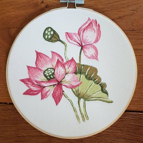 Clothes Embroidery Diy, Simple Hand Embroidery Patterns, Embroidery Hoop Wall Art, Floral Embroidery Patterns, Handmade Embroidery Designs, Pola Sulam, Embroidery Works, Hand Embroidery Projects, Hand Embroidery Flowers