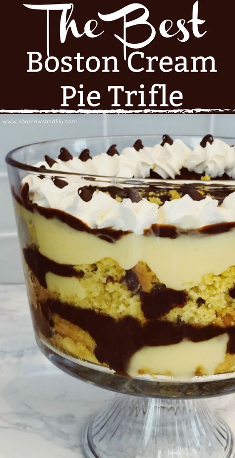 This Boston Cream Pie Trifle is a perfect dessert for dinner parties! Yellow cake, creamy custard and rich chocolate ganache come together to make a pretty dessert for guests. This is a quick and easy dessert that can be made in under an hour! Boxed cake never tasted so good! Boston Cream Pie Trifle, Oreo Trifle, Trifle Bowl Recipes, Trifle Dessert Recipes, Dinner Party Desserts, Coconut Dessert, Dessert Parfait, British Desserts, Boxed Cake