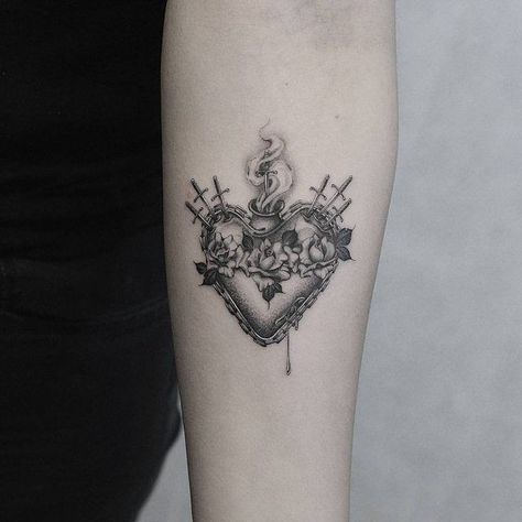 Tattoos Photo, Pretty Body, Sacred Heart Tattoos, Mary Tattoo, Tattoo Patterns, Tattoo Heart, Clever Tattoos, Immaculate Heart, Spiritual Tattoos