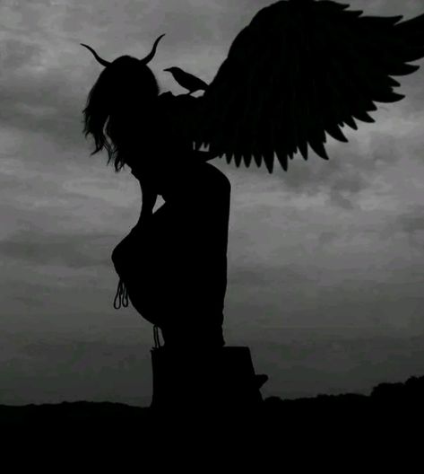 Demon Aestethic Female, Demon Queen Aesthetic, Black Horns Aesthetic, Evil Angel Aesthetic, Demon Aestethic Girl, Demon Aestethic Black, Black Wings Aesthetic, Angel With Horns, Demonic Aesthetic