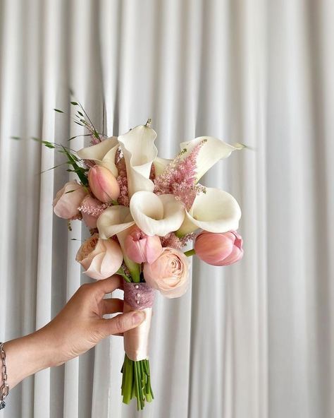 Korean Hand Bouquet, Lotus Wedding Bouquet, Pink And Green Wedding Florals, Pink And White Bridesmaid Bouquet, Bridesmaid Posies, Pink Bouquet Wedding, Peach Pink Wedding, Brides Flowers Bouquet, Small Bridal Bouquets