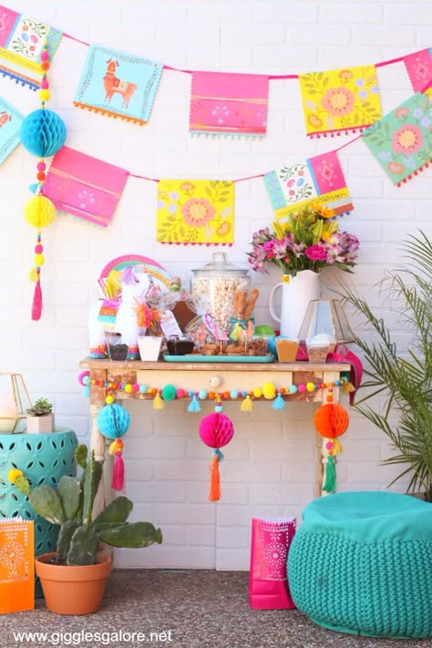 Plan your own Boho Fiesta Party for Cinco De Mayo or girls night! #fun365 Bd Design, Diy Keramik, Nurse Party, Birthday Fiesta, Llama Party, Fiesta Birthday Party, Llama Birthday, Cactus Party, Fiesta Theme