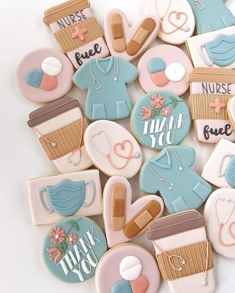 Nurse Cookie Ideas, Nurse Grad Cookies, Med School Cookies, Nursing School Graduation Cookies, Nursing School Cookies, Nurse Sugar Cookies Decorated, Nursing Cookies Decorated, Nurse Practitioner Cookies, Nurse Cookies Graduation