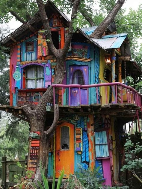 Hippie House Exterior, Pretty Sheds, Boho Treehouse, Colourful Gardens, Funky Architecture, Whimsical Treehouse, Faerie House, Urban Street Photography, Treehouse Ideas