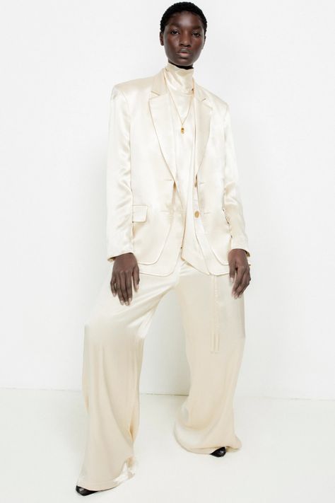 Eudon Choi Pre-Fall 2024 Fashion Show | Vogue Eudon Choi, Frieze Art Fair, Visit Seoul, Korean Artist, Resort Collection, 2024 Fashion, 2024 Collection, Cut Shirts, Pre Fall