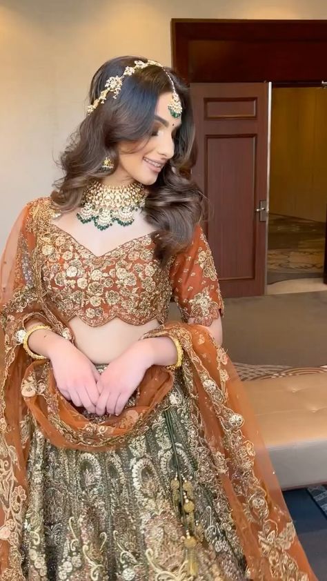 maison_of_jewels on Instagram: It’s all in the details✨ Hair and makeup by @blueroseartistry assisted by @artistrimakeup Jewelry @maison_of_jewels Outfit… Royal Brides Indian, Royal Wedding Indian, Lehenga Royal, Groom Pakistani, Royal Lehenga, Dresses Lehenga, South Indian Bride Saree, Heavy Lehenga, Lehenga Bridesmaid