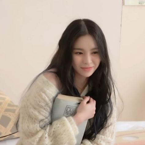 Elkie Chong, Elkie Clc, Clc Elkie, Pop Icons, Female Celebrities, Low Quality, Kpop Girl Groups, Celebrities Female, Crystal Clear