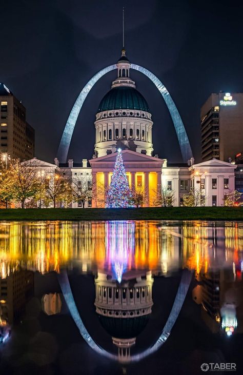 St. Louis MO. Decorated for Christmas 2020 Missouri Town, Saint Louis Arch, Downtown St Louis, Usa Christmas, Late November, Gateway Arch, Country Church, American Universities, Us National Parks