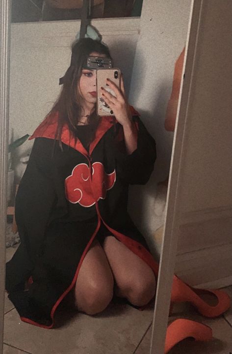 Naruto Akatsuki Cosplay #naruto #itachi #cosplay Akatsuki Cosplay Female, Akatsuki Costume Girl, Naruto Halloween Costumes Girl, Female Naruto Cosplay, Akatsuki Halloween Costume, Itachi Cosplay Female, Halloween Costumes Naruto, Itachi Makeup, Itachi Outfit