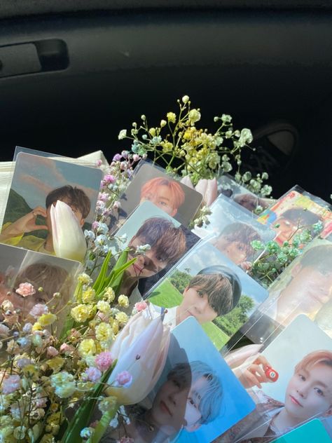 kpop photocard bouquet seventeen svt seungkwan pc flowers tuliup baby breath Finding A Hobby, Kpop Photocard, 14th Birthday, Fall Birthday, Aesthetic Photography Nature, Kpop Merch, Birthday Wishlist, My Favorite Music, Kpop Aesthetic