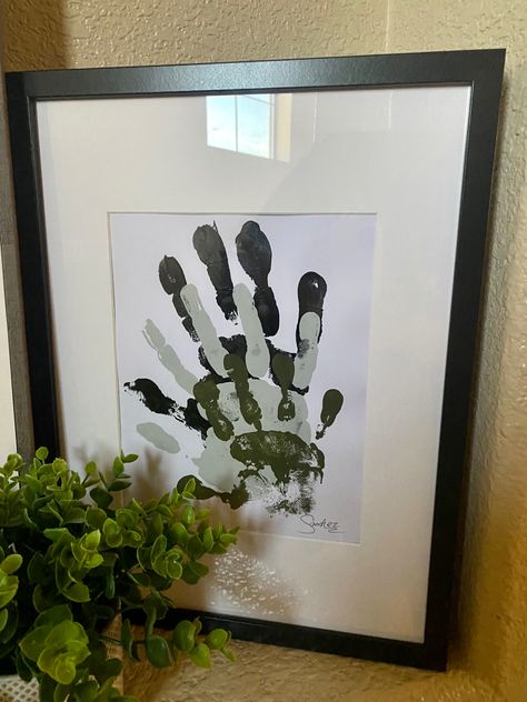 Family Paint Handprints, Handprint Photo Frame, Handprint Picture Frame, Handprint Canvas Family, Hand Print Picture Frame, Hand Print Family Art, Family Hands Art, Family Handprint Art Canvas, Family Tree Handprint Art