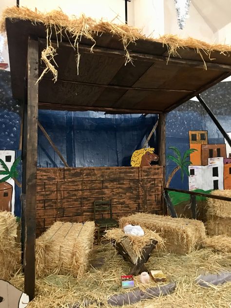 Manger Backdrop, Manger Decorations Christmas, Christmas Manger Nativity, Life Size Nativity, Christmas Crib Ideas For Competition, Nativity Stable For Christmas Play, Nativity Scene Trunk Or Treat, Christmas Play Props, Cardboard Nativity