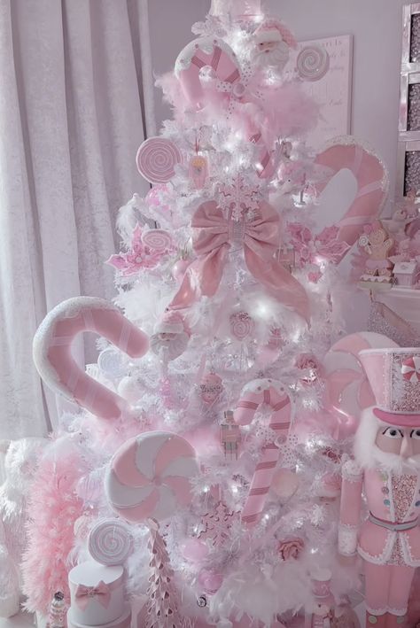 Christmas Tree Ideas Preppy, Christmas Decor Ideas Coquette, Ornaments For Pink Christmas Tree, Red Pink And White Christmas Tree, Christmas Decor Pink And White, Pink White And Gold Christmas Decor, Christmas Tree White And Pink, Pink Candyland Christmas, White Christmas Tree With Pink Decor