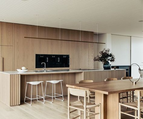 Timber Kitchen, Luxury Beach House, Contemporary Coastal, 아파트 인테리어, Stunning Kitchens, Wooden Cabinets, Open Plan Kitchen, Space Design, 인테리어 디자인