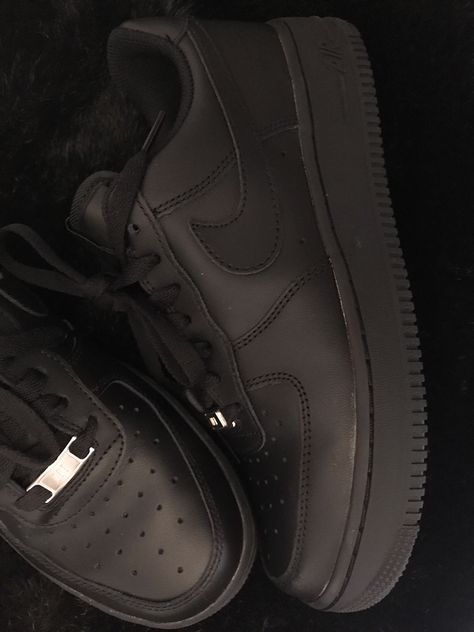 Black Af1 Aesthetic, Black Air Force 1 Aesthetic, Foto Nike, Air Force 1 Outfit Men, Black Af1, Nike Air Force Black, Nike Air Force 1 Black, Black Air Force 1, Af1 Shoes