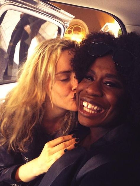 Taylor and Uzo. Taylor Shilling, Oitnb Red, Oitnb Cast, Piper Chapman, Uzo Aduba, Alex And Piper, Taylor Schilling, Laura Prepon, Big Friends