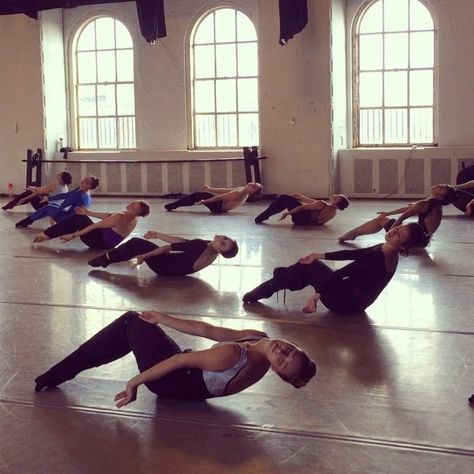 Martha Graham Dance Company on Instagram: “Have you found your center yet today? Here’s @alyssa.cebulski and the morning #grahamtechnique class working it! #grahamcorepower…” Dance Class Photography, Dance Playlist Cover, Martha Graham Dance, Physical Theatre, College Vision Board, Martha Graham, Save The Last Dance, Dance Technique, Career Vision Board