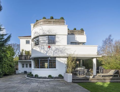 1930s Ernst L Freud art deco house in Hampstead Garden Suburb, London N2 back on the market - WowHaus Art Deco Exterior, Art Deco Houses, Art Deco House, Art Deco Garden, Art Deco Homes, Deco House, Modernist House, Art Deco Inspiration, Streamline Moderne