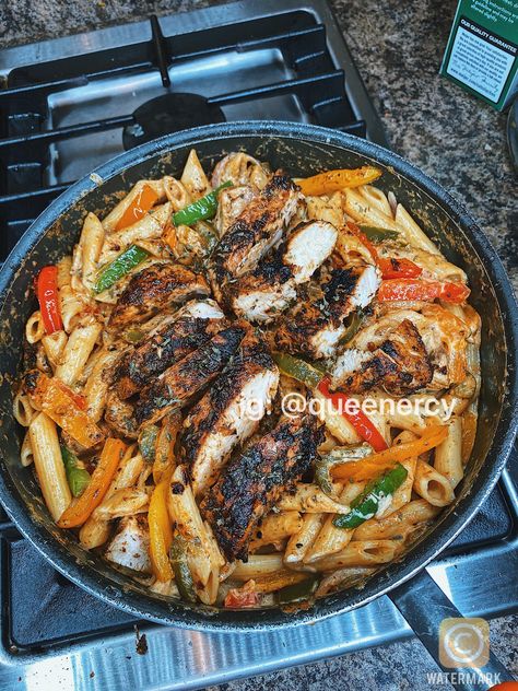 Ercie Hamilton - Simple Jerk Chicken Pasta Recipe. 🍽... Jerk Chicken Pasta Recipe, Jerk Chicken Pasta, Bbq Chicken Pasta, Jerk Chicken Recipe, Chicken Pasta Recipes, Jerk Chicken, Health Journey, Food Goals, Pasta Recipe