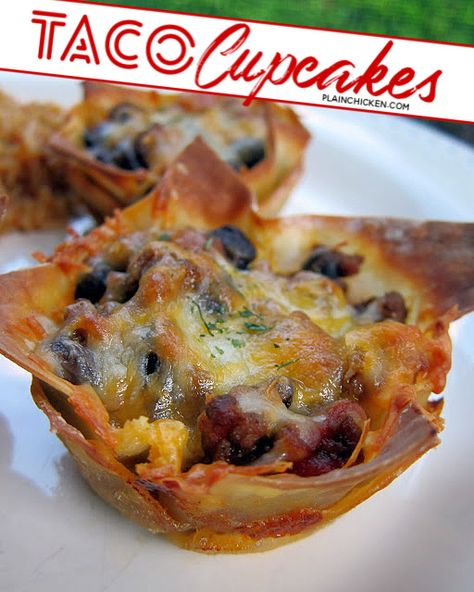 Taco Cupcakes Recipe - the original recipe! Taco meat, black beans, and cheese baked in wonton wrappers in a muffin pan. Top with your favorite taco toppings. Kids (and adults) love these! Great for lunch, dinner or parties!! Cupcake Pan Recipes, Chicken Wonton Tacos, Taco Cupcakes, Wonton Wrapper Recipes, Muffin Pan Recipes, Wonton Tacos, Beans And Cheese, Taco Toppings, Taco Cups