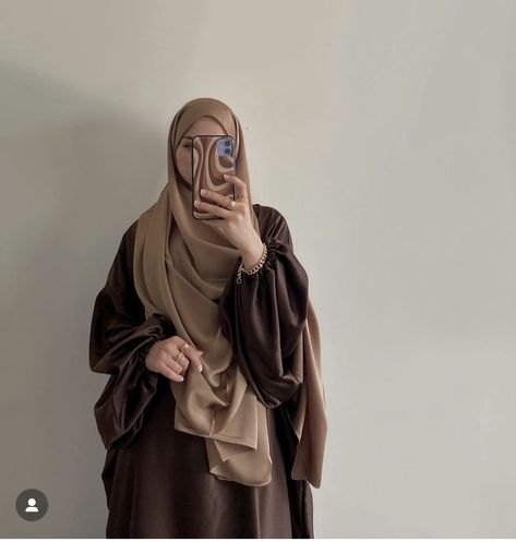 Muslimah Abaya, Khimar Style, Islamic Modest Fashion, Muslimah Fashion Casual, Celebrity Prom Dresses, Stile Hijab, Hijab Look, Stylish Hijab, Mode Turban