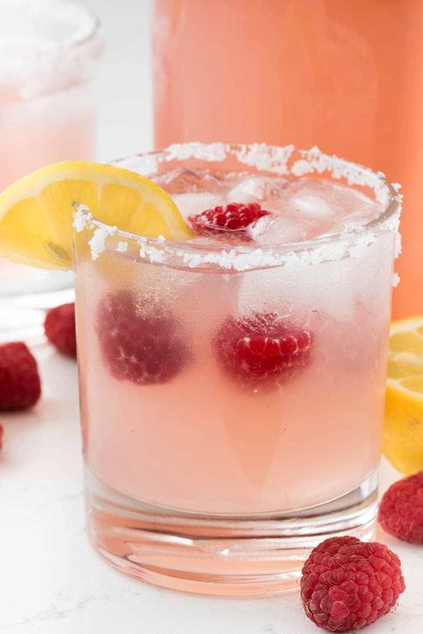 Lemonade Margarita, Fruit Margarita, Best Margarita Recipe, Orange Cocktails, Easy Cocktail, Tequila Drinks, Lemon Slices, Cocktail Recipes Easy, Raspberry Lemonade