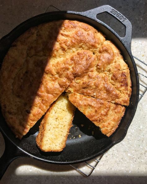 Polenta Skillet Bread — LUKAS VOLGER Polenta Skillet, Leftover Polenta, Polenta Bread, Berry Muffin Recipe, Muffins Savory, Savory Cornbread, Cookie Cupcakes, How To Cook Polenta, Skillet Bread