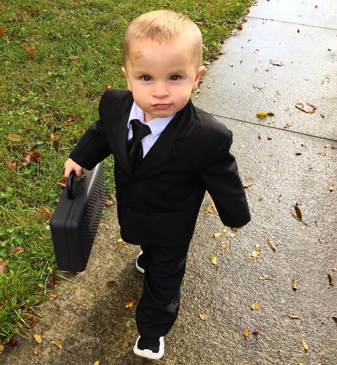 Boss Baby Costume Boss Baby Costume, Diy Costumes For Boys, Diy Baby Costumes, Sibling Halloween Costumes, Movie Character Costumes, Baby Halloween Outfits, Celebrity Baby