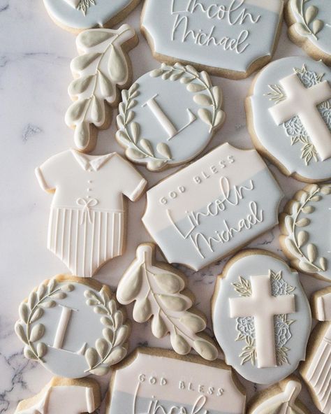 Baptismal Food Ideas, Baptism Cookies Decorated Boy, Boys Christening Ideas, Baptism Sugar Cookies Boy, God Bless Cookies, Baby Dedication Cookies, Baptism Cookies Boy, Baptism Cookies Decorated, Dedication Cookies