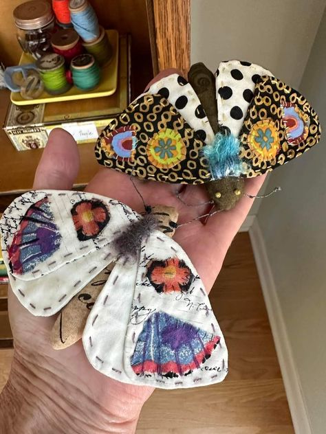 Fabric Butterflies, Fabric Butterfly, Insect Art, Creation Couture, Quilting For Beginners, Sewing Art, Diy Couture, Fabric Projects, Embroidery Inspiration