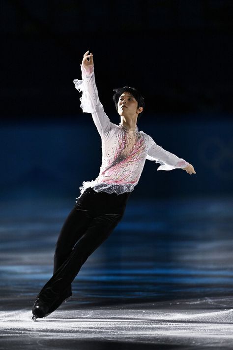 Skater Poses, Male Figure Skaters, Figure Skating Outfits, Skating Aesthetic, Nijirô Murakami, Ice Show, Skating Outfits, Human Poses Reference, Olympic Champion