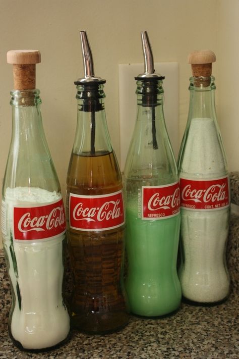 I like this better than oil bottles... Repurpose coke bottles to hold cooking oils and dish soap. | 19 Totally Ingenious Ways To Use Empty Food And Drink Containers Reuse Jars, Coca Cola Kitchen, Coke Cola, Astuces Diy, Drink Containers, Cooking Oils, Coke Bottle, Coca Cola Bottle, Old Bottles