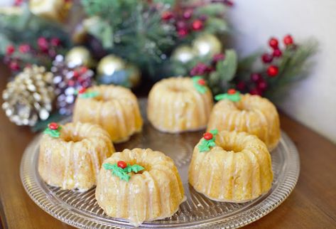 Eggnog Mini Bundt Cakes, Christmas Mini Bundt Cakes Holidays, Christmas Bundt Cake Ideas, Christmas Mini Bundt Cakes, Christmas Mini Cakes Ideas, Mini Bundt Cakes From Cake Mix Boxes, Eggnog Bread Recipe, Salted Caramel Icing, Dash Recipes