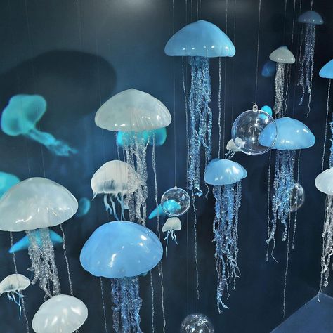 Ocean Birthday Theme, Jellyfish Decoration, Blue Party Themes, Hanging Jellyfish, Jellyfish Decorations, Ocean Theme Birthday, Blue Party Decorations, Ocean Birthday Party, Ocean Theme Party