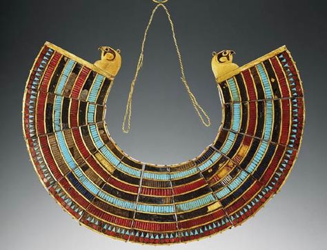 this collar necklace is a fraction of the jewelry buried with the pharaohs, egypt - use as baali design Egyptian Collar, Egyptian Ornamented, Egypt Museum, Egypt Jewelry, Ancient Egyptian Jewelry, Ancient Jewellery, Egyptian Artifacts, Valley Of The Kings, Body Adornment