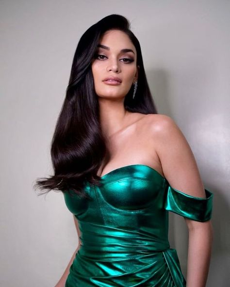 Pia Wurtzbach Photoshoot, Pia Wurtzbach, Jessica Rabbit, Birthday Photo, Poison Ivy, Birthday Photoshoot, Leather Outfit, Character Aesthetic, Photo Shoot