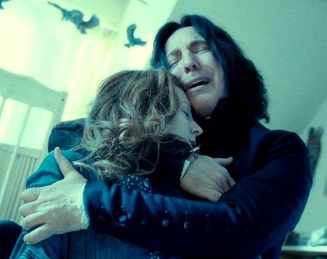 Severus Snape, hugging Lily Potter ;( Snape Y Lily, Rogue Harry Potter, Harry Potter Dvd, Harry Potter Tumblr Posts, Snape And Lily, Michael Gambon, Severus Rogue, Snape Harry Potter, Snape Harry