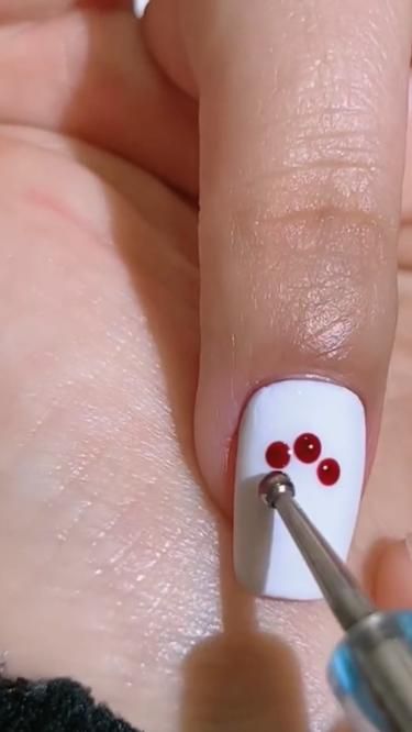 Nail Designs Simple French Tips, Free Hand Design Nails, Simple Nail Designs Step By Step, Nail Art Easy For Short Nails, How To Do Nail Art Designs Step By Step, Easy Paint Nails, Gel Nail Art Beginners, Quick Easy Nail Art, Easy Disney Nail Art For Beginners