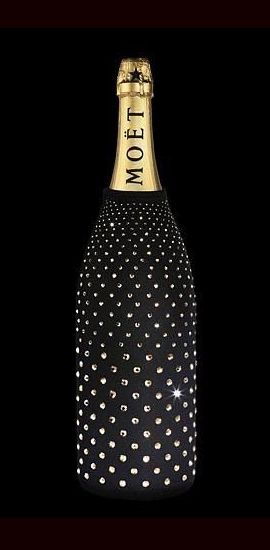 #Diamond (zirconia?) studded #champagane #sparkle Moët Chandon, Alcohol Bottles, Wine Bottle Diy, Wine Bottle Crafts, Liquor Bottles, Bottle Art, Champagne Bottle, Bottle Design, Bottle Crafts