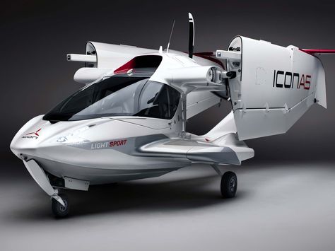 Are you thinking about buying your own personal aircraft? If so, then the ICON A5 should definitely be at the top of your list! See how this amphibious monoplane has completely changed the aviation industry. 🇪🇸 Si estás pensado en comprarte un avión personal, el ICON A5 podría ser el mejor monoplano anfibio del momento. ¡Mira cómo ha revolucionado la industria aeronáutica! Icon A5, Light Sport Aircraft, Plane Gifts, Amphibious Aircraft, Ground School, Light Aircraft, Private Aircraft, Custom Trailers, Flying Boat