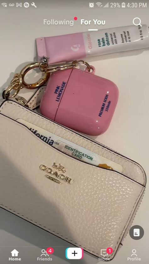 Coach Keychain Wallet Aesthetic, Things To Put On Your Keychain, Car Keys Accessories, Lulu Lemon Keychain Aesthetic, Wallet With Keychain, Wallet And Keys Aesthetic, Cute Car Keychains, Cute Car Keys Keychains Ideas, Wallet Keychain Ideas