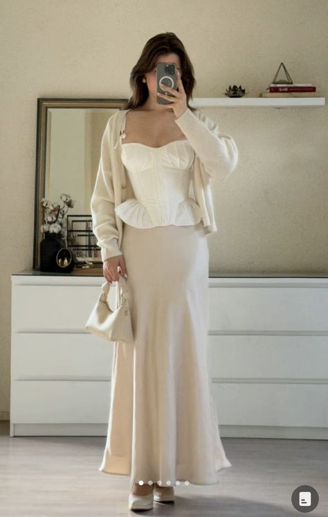 Silk Skirt Formal Outfit, Summer Outfits Conservative, Modest Mom Outfits, Modest Outfits Aesthetic, Dope Fashion Outfits, Modest Christian Clothing, Silk Skirt Outfit, White Skirt Outfits, Skirt Aesthetic